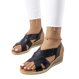 Černé sandály na klínku od Grovas černá