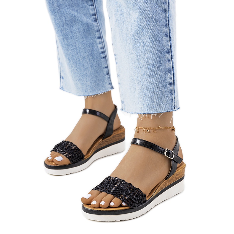 Černé sandály s ozdobným páskem Kirk černá