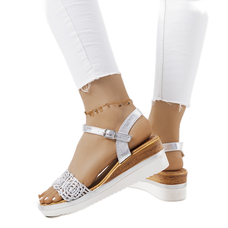 Stříbrné sandály s ozdobným páskem Kirk stříbrný