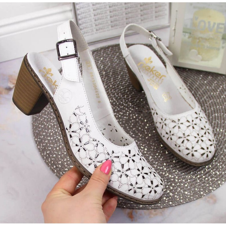 Kožené prolamované sandály Rieker W RKR531A bílé bílý