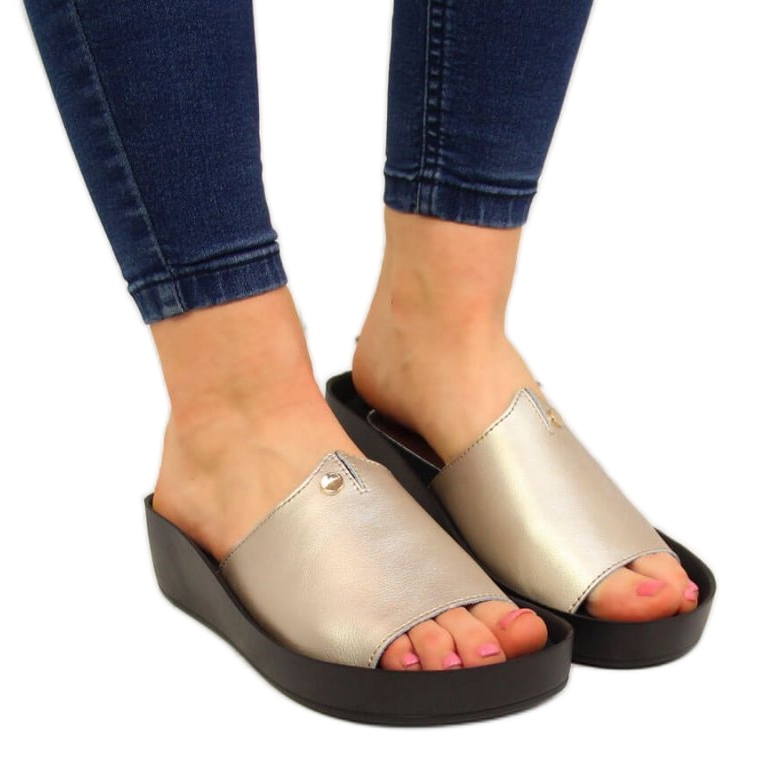 Kožené pantofle na platformě Filippo W PAW199B zlaté zlatý