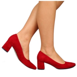 Lodičky na červeném semišovém sloupu Juma Lodičky na červeném semišovém sloupu Juma