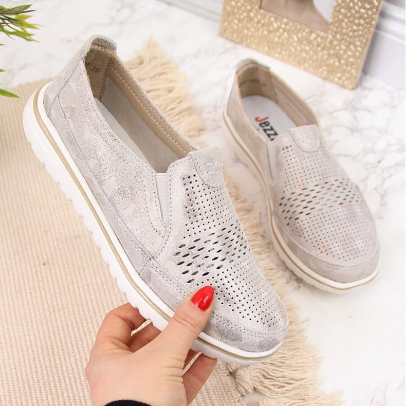 Dámské zlaté prolamované kožené boty Jezzi zlatý