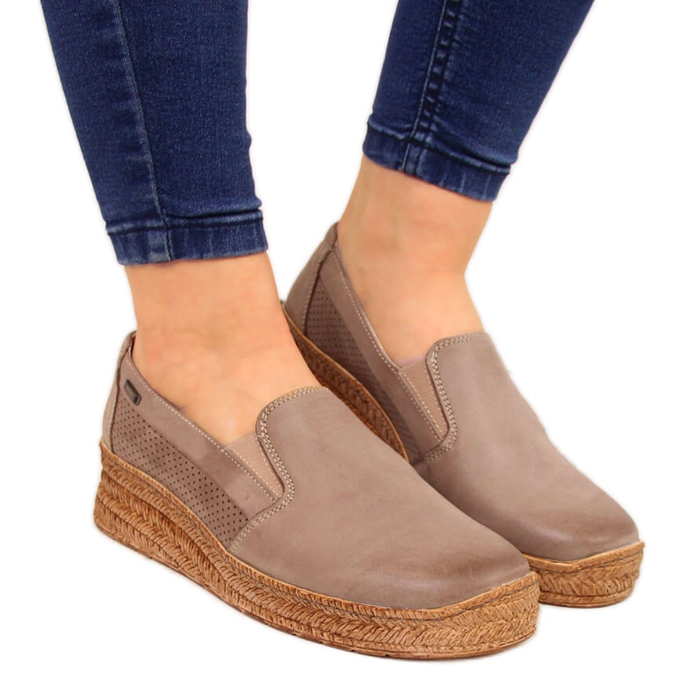 Kožené dámské boty s béžovým klínem Helios 350