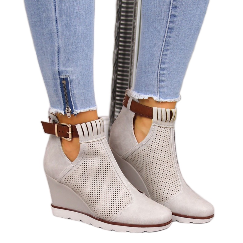 Dámské béžové tenisky s prolamovanými klínky Filippo béžový Dámské béžové tenisky s prolamovanými klínky Filippo béžový