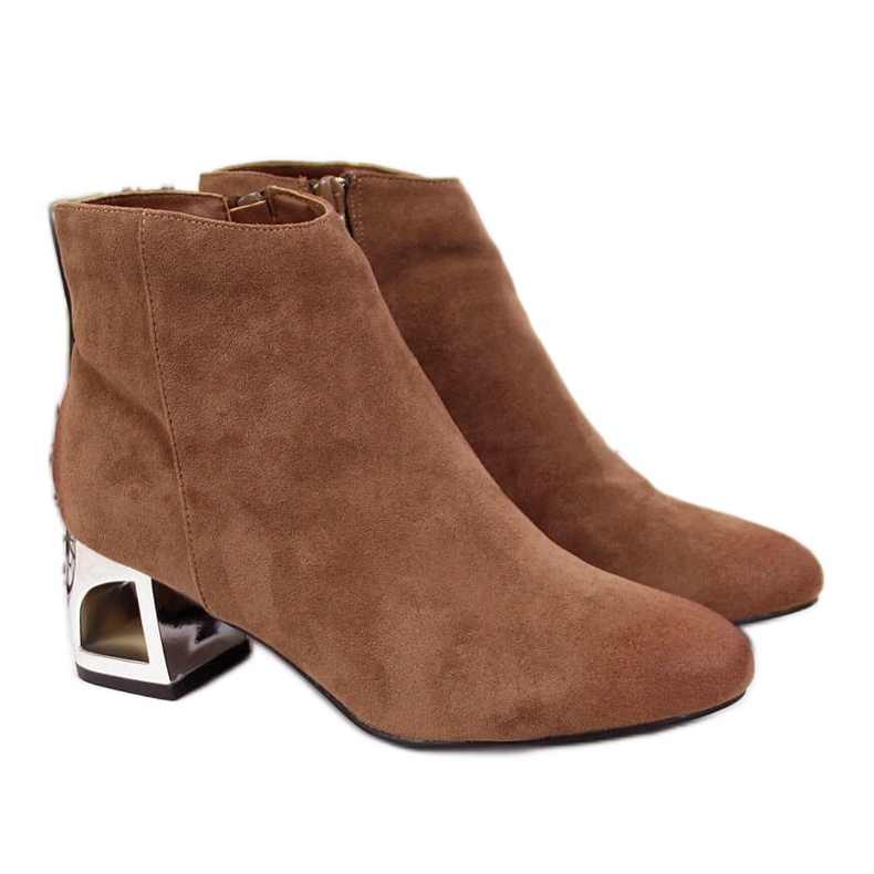 T.Sokolski Hnědé dámské kozačky na ozdobném podpatku značky T. Sokolski hnědý