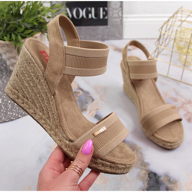 Sandálky espadrilky na béžovém klínku Big Star JJ274978 béžový