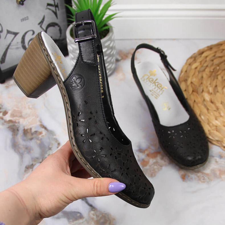 Černé kožené dámské prolamované sandály Rieker 40981-00 černá