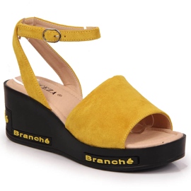 Žluté dámské sandály Vinceza na klínovém podpatku žlutá