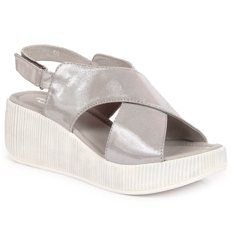 Dámské kožené sandály na stříbrném klínku Dolce Pietro stříbrný