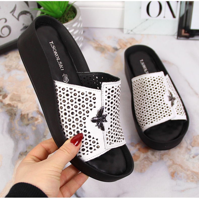 Dámské bílé prolamované kožené pantofle T.Sokolski