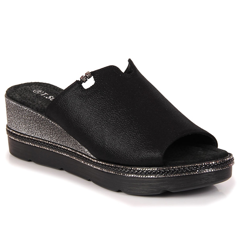 Dámské černé pantofle na klínku T.Sokolski černá