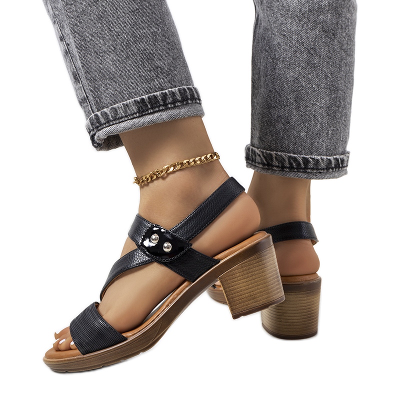 Černé sandály na sloupku Ewert černá