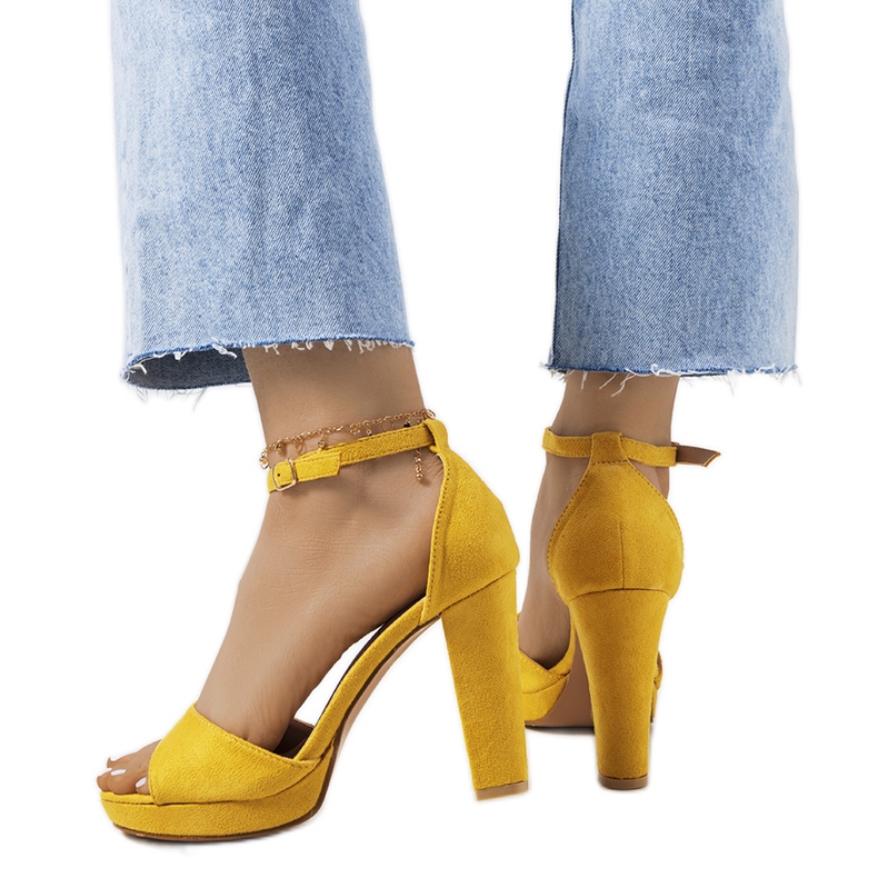 Žluté sandály na sloupku Saldana žlutá