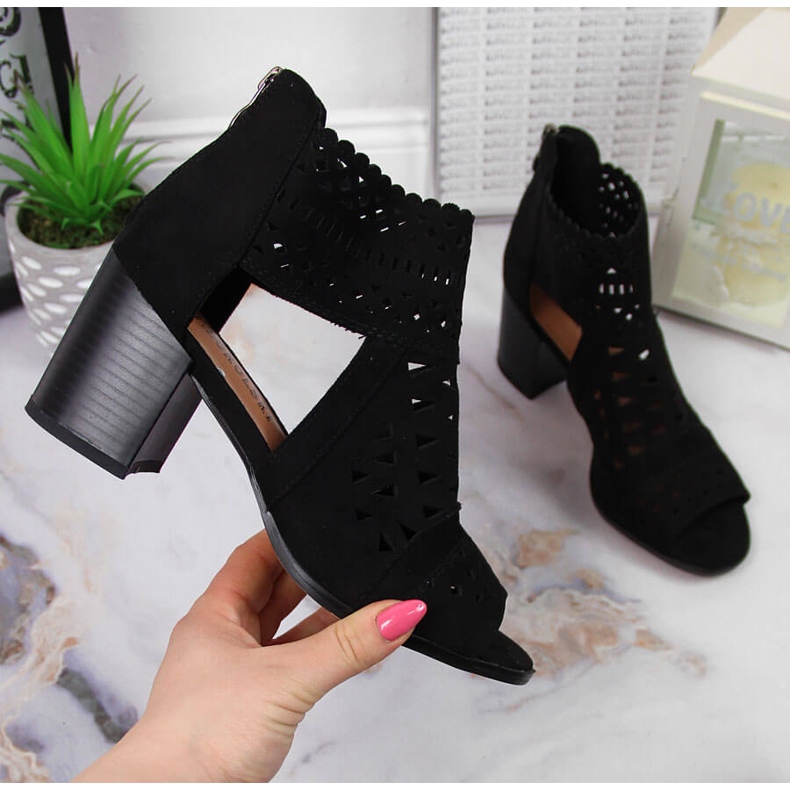 T.Sokolski Dámské černé prolamované sandály značky T. Sokolski