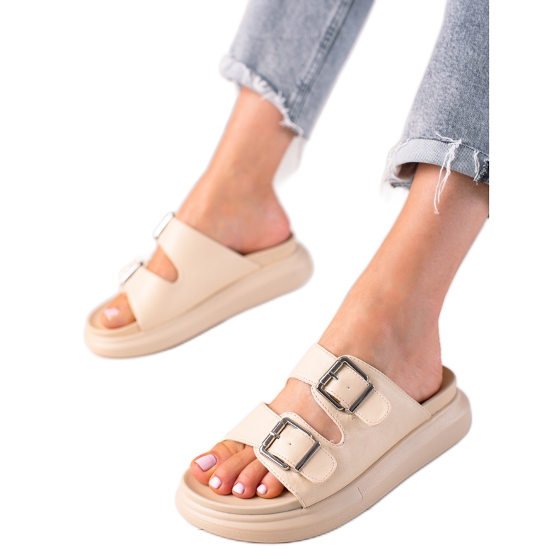 LA.FI Pantofle s přezkami béžový LA.FI Pantofle s přezkami béžový