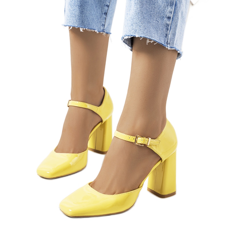 Žluté lodičky na Clementově sloupku žlutá Žluté lodičky na Clementově sloupku žlutá