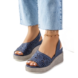 Námořnicky modré prolamované sandály na klínové Bibli námořnická modrá