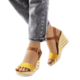 Žluté espadrilky na patrovém klínu žluť