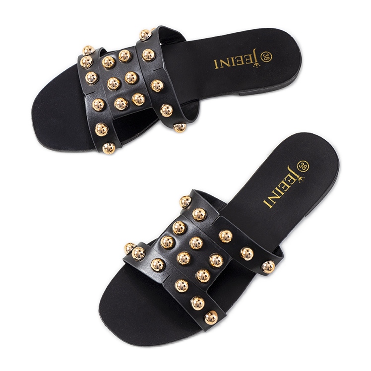 Černé pantofle s ozdobnými cvočky Amparo černá