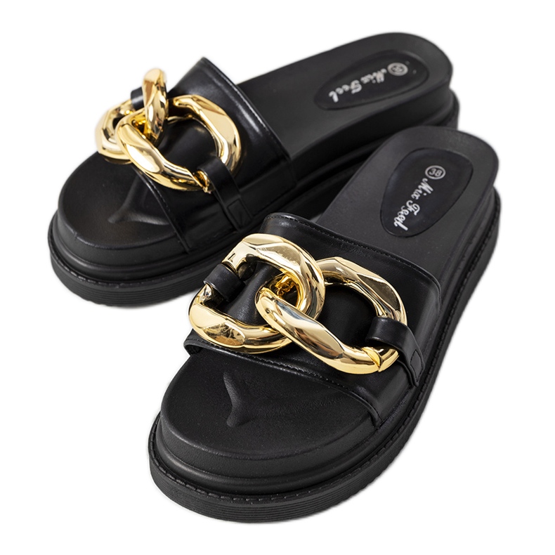 Černé pantofle na platformě Berloz černá