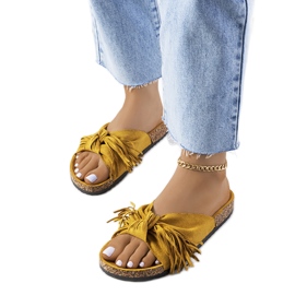 Žluté pantofle Laderies s třásněmi žlutá