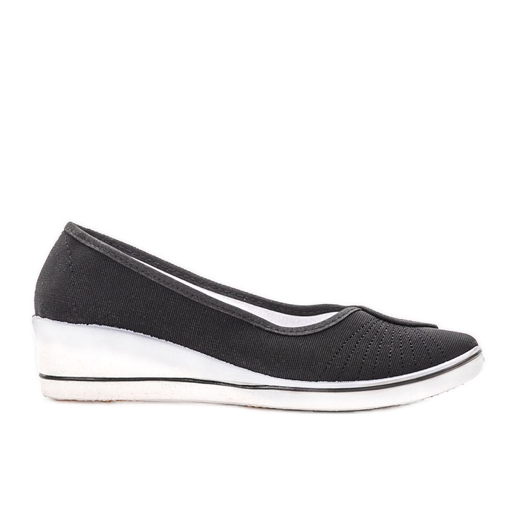 Černé tenisky od Denison na klínovém podpatku černá Černé tenisky od Denison na klínovém podpatku černá