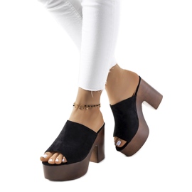 Černé pantofle na platformě Klaren černý