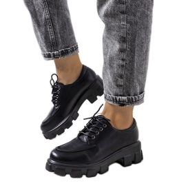 Černé boty na podrážce traktoru Feline černá