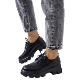 Černé boty na podrážce traktoru Chedi černý