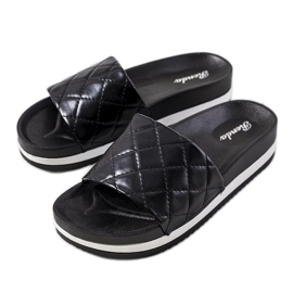 Černé prošívané pantofle Hassell černý