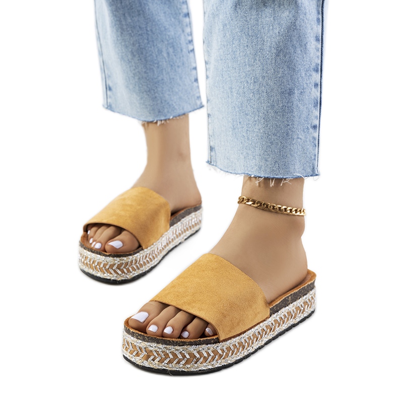 Hnědé sandály na korkové podrážce Bonython hnědý Hnědé sandály na korkové podrážce Bonython hnědý