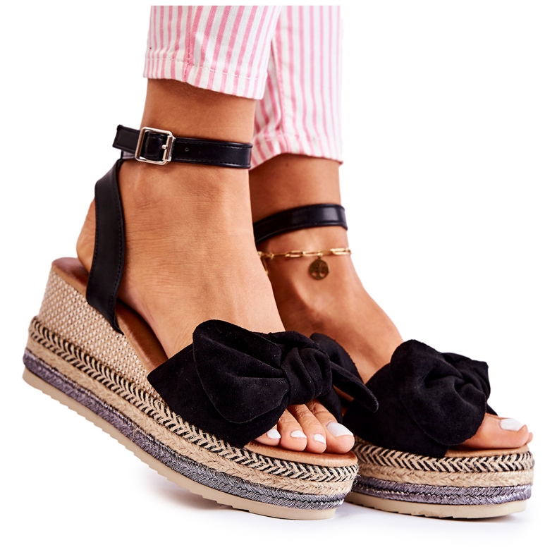 FE1 Černé semišové sandály na klínku Natina černá