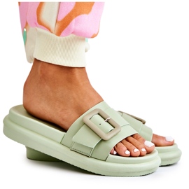 Dámské zelené pantofle se sponou Devia zelený