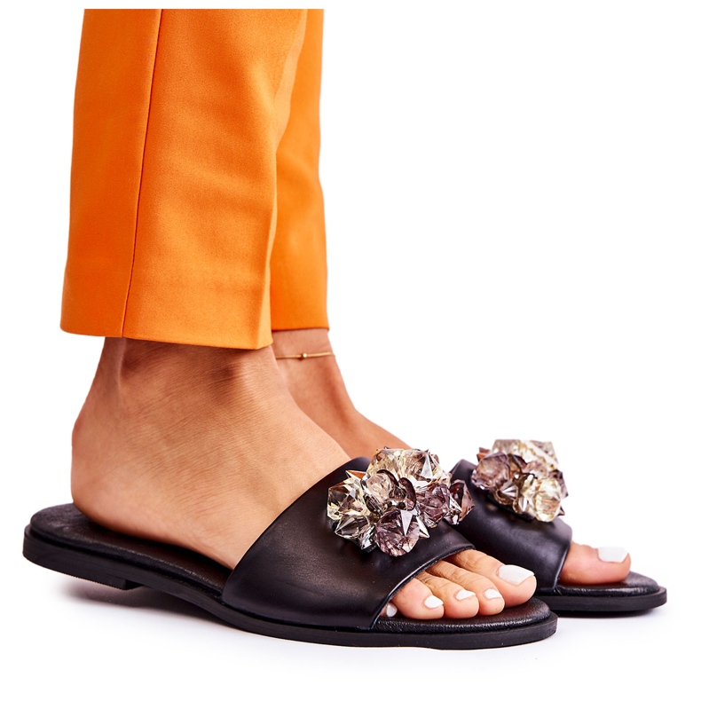 Kožené dámské pantofle s ozdobou Nicole 2726 Černá