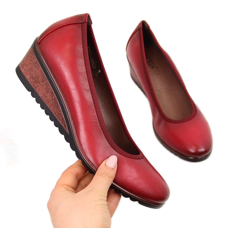 Červené lodičky Vinceza na klínku