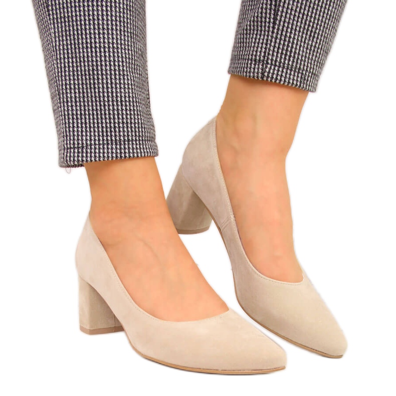 Lodičky na sloupu v béžovém semišovém provedení Juma béžový