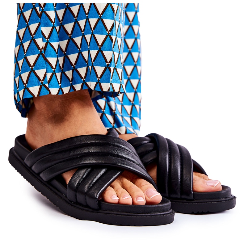 PJ1 Klasické dámské černé kožené pantofle Daron černá