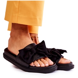 PJ1 Klasické dámské kožené pantofle s mašlí Černá Dessy