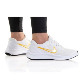 Boty Nike Star Runner 3 (GS) Jr DA2776-010 bílý