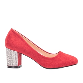 Červené lodičky na Goyalově postu červený