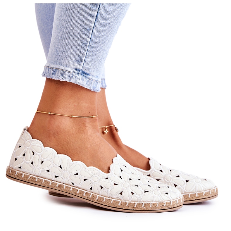 Dámské nazouvací baleríny s bílými květy Dámské nazouvací baleríny s bílými květy