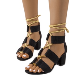 Černé sandály na sloupku Saliba černá