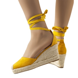Žluté espadrilky na Tylerově klínu žluť