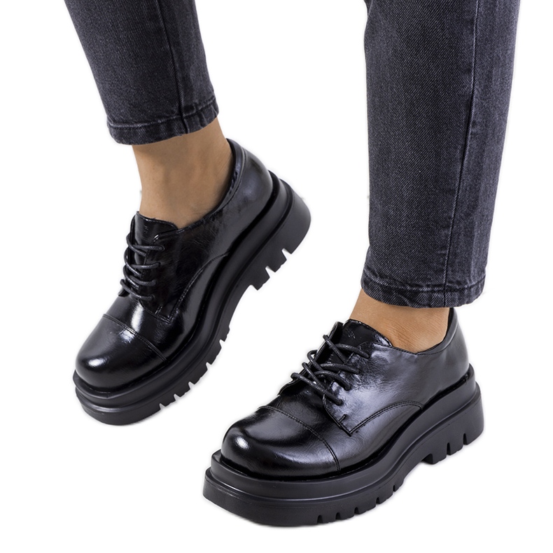 Černé boty na traktorové podrážce od Henta černá