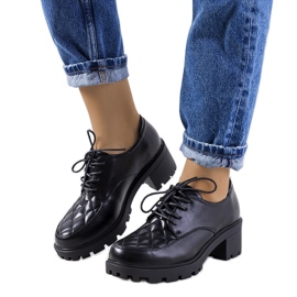 Černé boty na podpatku značky Landra černá Černé boty na podpatku značky Landra černá