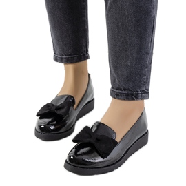 BM Černé lakované boty Voeren černý