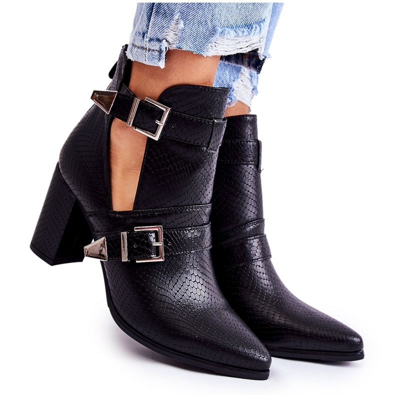 WJ2 Módní kozačky na sloupku s výřezy černé suelo černá