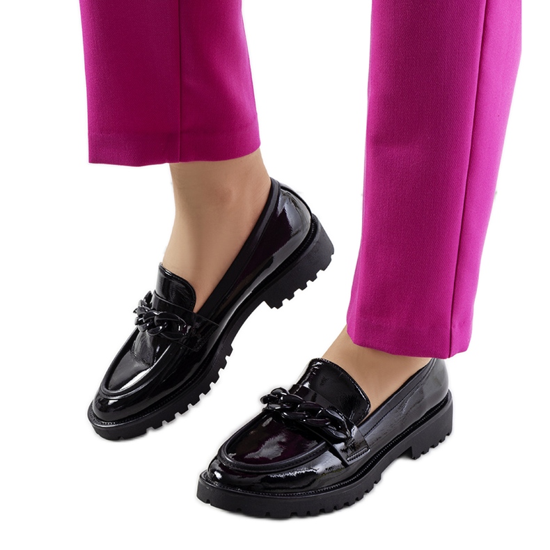 Černé lakované boty značky Zezag černá