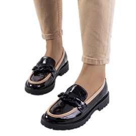 Černé lakované boty značky Eldark černý